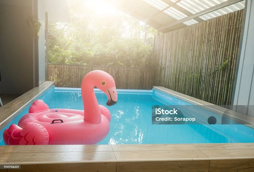 Kolam Renang Semi Outdoor