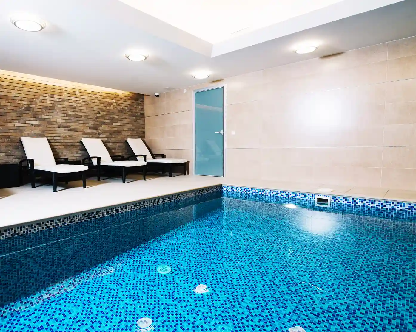 Kolam Renang Indoor