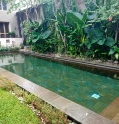 cara merawat kolam renang di rumah
