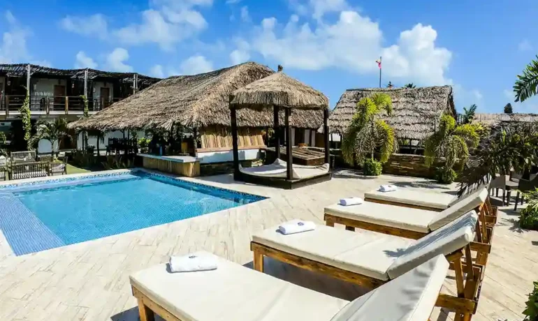 Plunge pool dengan tema pantai