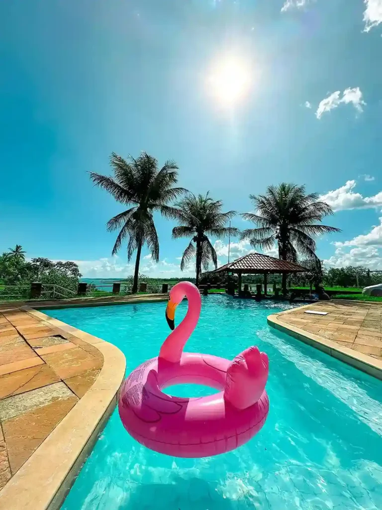 Pelampung untuk membantu berenang dengan bentuk hewan