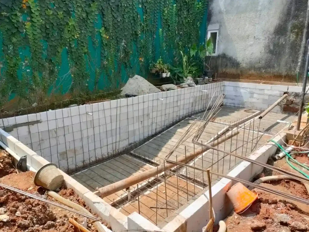 proses pembuatan kolam renang di rumah