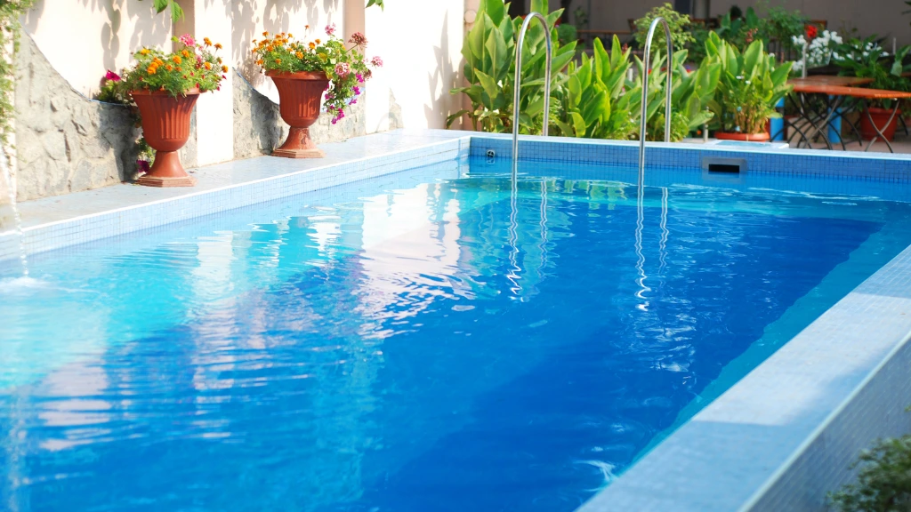 kolam renang keruh
